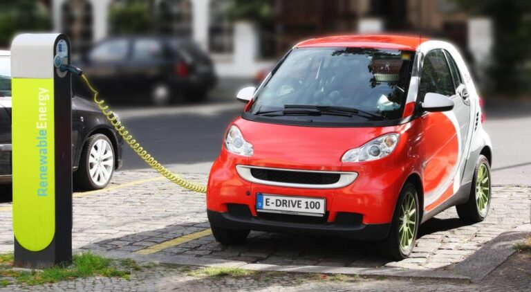 Fabricantes-y-vendedores-confían-en-que-2015-sea-el-año-de-los-coches-eléctricos-1