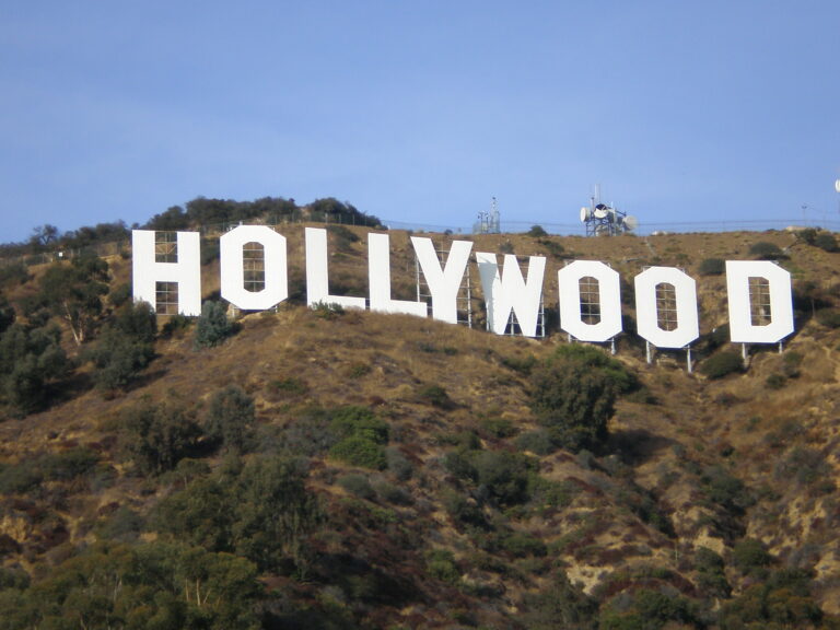 Sindicatos de Hollywood y estudios acuerdan normas para reiniciar rodajes