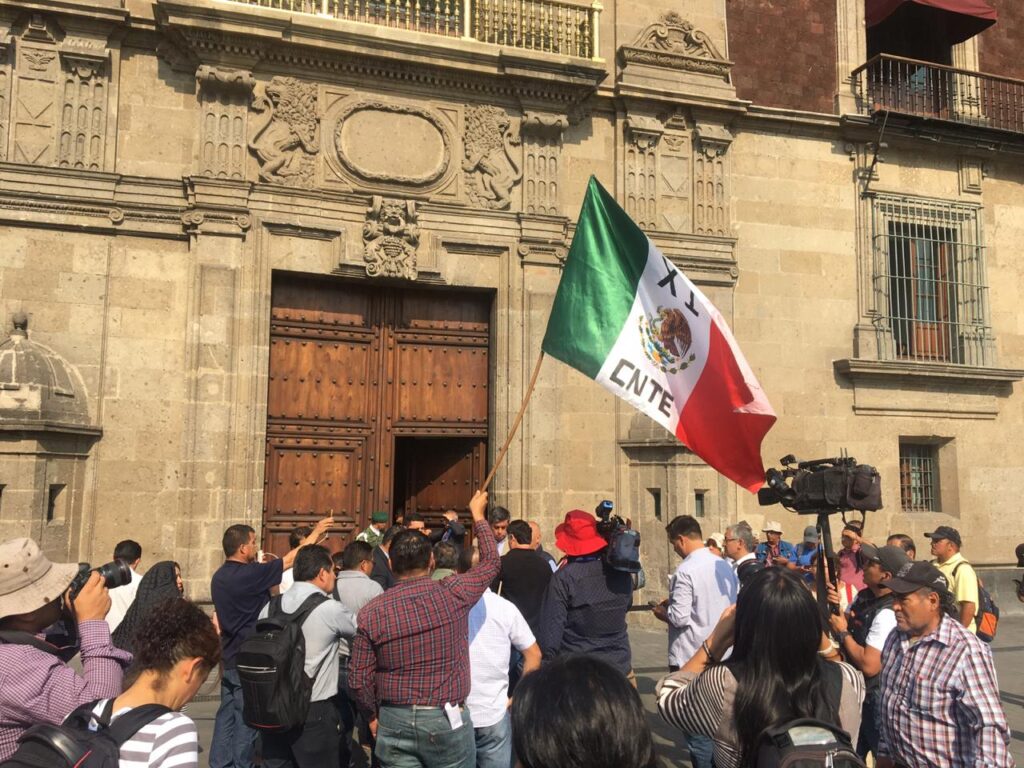 AMLO recibe a dirigentes de la CNTE