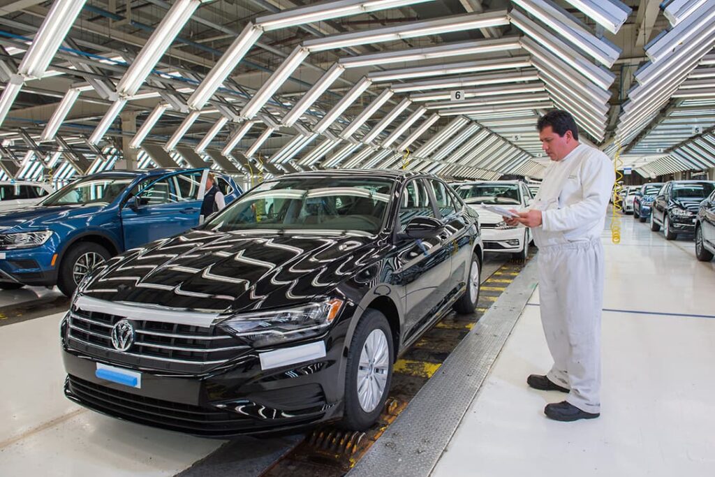 Volkswagen México y sindicato acuerdan la extensión de negociaciones hasta enero