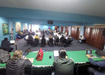 Continúan mesas de diálogo de maestros michoacanos del SNTE-CNTE y gobierno