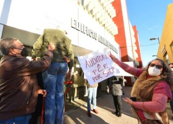 Maestros de Chihuahua exigen transparencia en manejo de pensiones