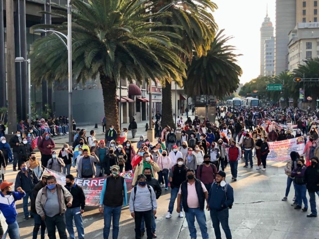 Maestros de la CNTE exigen solución a sus demandas con mitin en CDMX