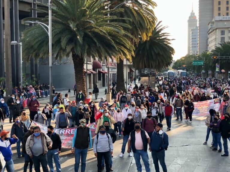 Maestros de la CNTE exigen solución a sus demandas con mitin en CDMX