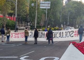 Sindicalizados de Notimex bloquean carriles de avenida Reforma