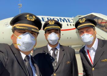 Aeroméxico busca terminar contratos con pilotos y sobrecargos