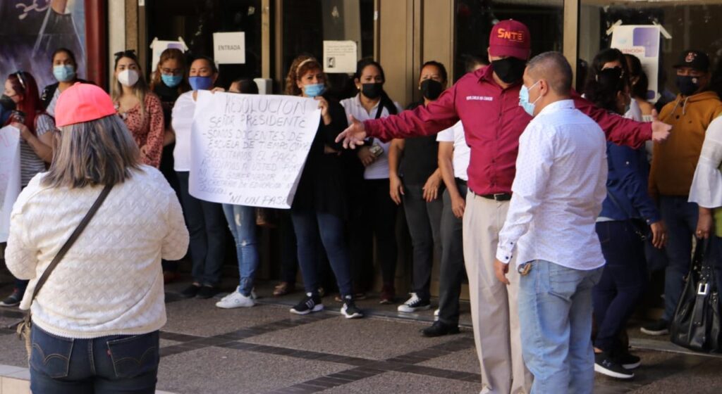 Maestros de Escuelas de Tiempo Completo de Culiacán preparan demandas por falta de pago