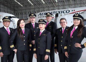 Pilotos y sobrecargos rechazan la propuesta de Aeroméxico