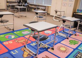 Sindicato de maestros en Bellevue se declara en huelga para mantener las escuelas cerradas