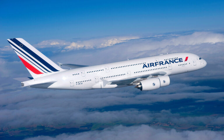 Air France y sindicatos critican las condiciones del rescate de la UE