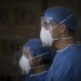 Médicos promueven demandas por omisión y fallas en vacunación Covid