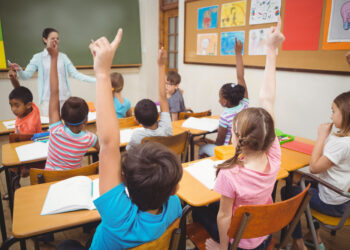 Sindicato aprueba acuerdo con escuelas de Chicago para regresar a clases