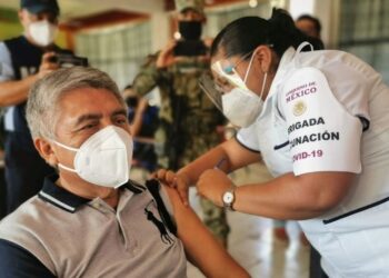 Maestros recibirán vacuna contra Covid porque urge el regreso a clases: AMLO