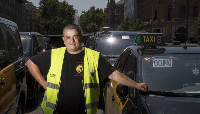 Sindicatos de taxistas protestan por el regreso de Uber a Barcelona