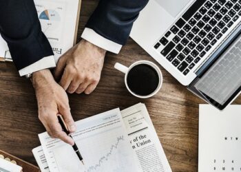 España considera semana laboral de cuatro días que no perjudique la economía