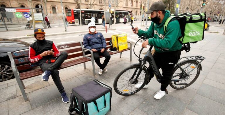 Repartidores de aplicaciones afectados por Ley Rider.