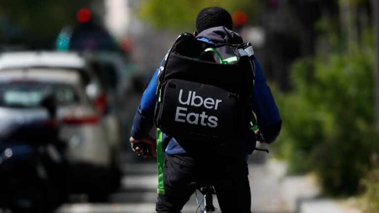 Usuarios reclaman abusos de parte de Uber Eats; ya que se paga más de lo legal sin autorización. 