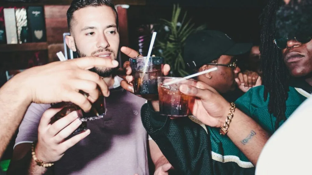 Regulación en México cuestionada por privilegios fiscales de Electrolit frente a otras bebidas energéticas.