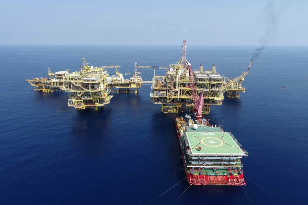 Pemex reciben atención médica tras exposición a carbonato caliente en Veracruz