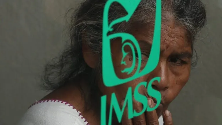 Personas jubiladas en México recibiendo pensión mínima garantizada del IMSS para cubrir sus necesidades básicas