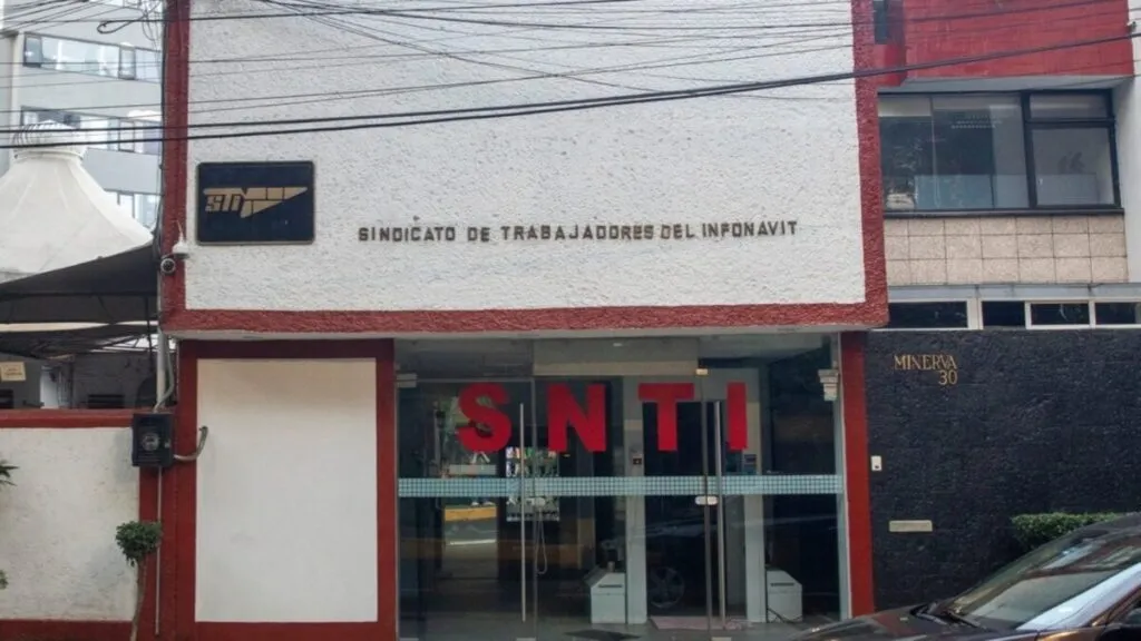 Integrantes del sindicato del Infonavit en México participan en jornada mundial por trabajo decente para reforzar derechos y estabilidad laboral