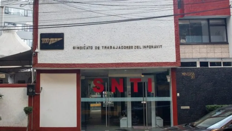 Integrantes del sindicato del Infonavit en México participan en jornada mundial por trabajo decente para reforzar derechos y estabilidad laboral