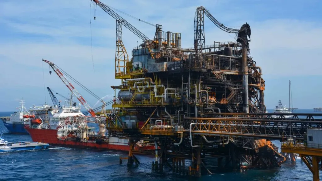 Trabajadores en Campeche denuncian crisis de confianza y falta de transparencia en el sindicato petrolero.