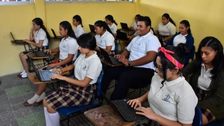 Sindicatos en Tabasco analizan el impacto del bachillerato único en los derechos laborales del sector educativo.