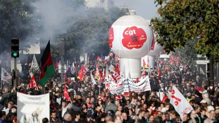 Sindicatos franceses anuncian huelga nacional tras reunión fallida con el primer ministro.