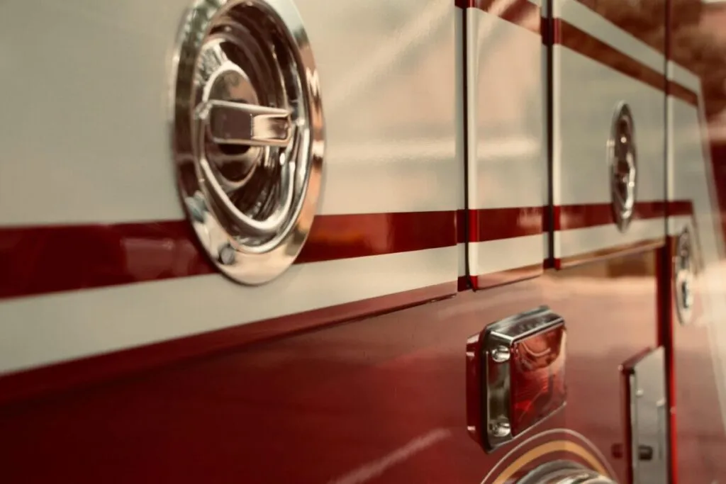 Bomberos en Palma responden al colapso de restaurante en Mallorca con labores de rescate tras tragedia