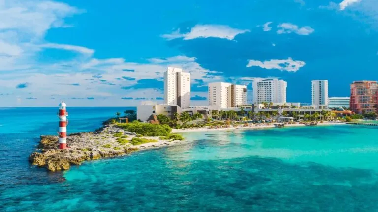Empresarios y hoteleros del Caribe Mexicano reunidos en Cancún piden al gobierno fondos para promoción turística internacional.