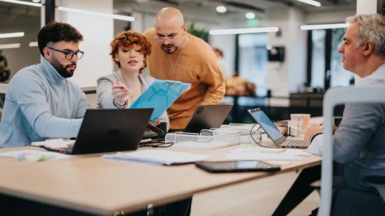 Reunión entre sindicatos y autoridades laborales en México para definir la reforma de jornada laboral de 40 horas.
