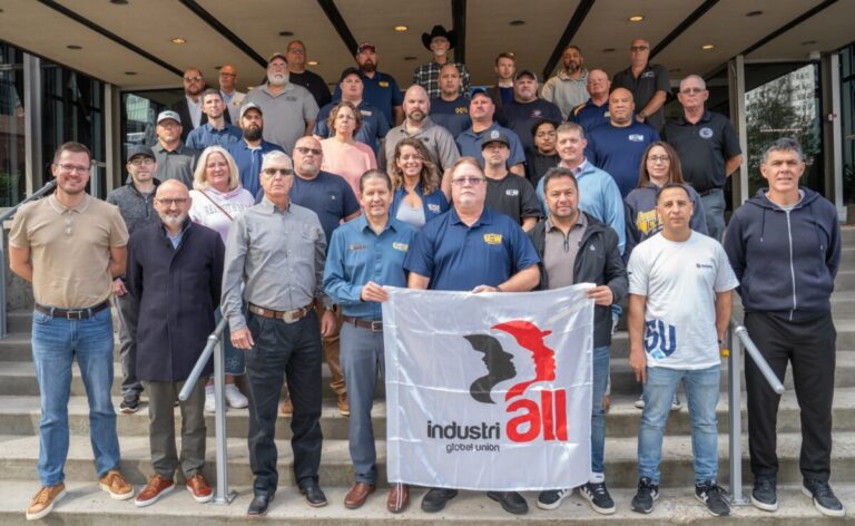 Representantes sindicales del sector químico reunidos para fortalecer colaboración internacional y derechos laborales frente a la digitalización.