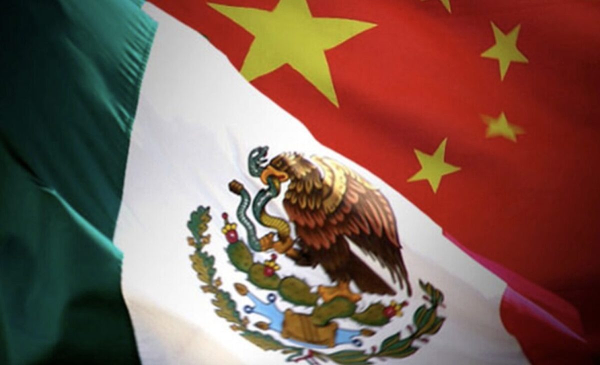 Alejandro Martínez Araiza en reunión en la CTM Nacional.