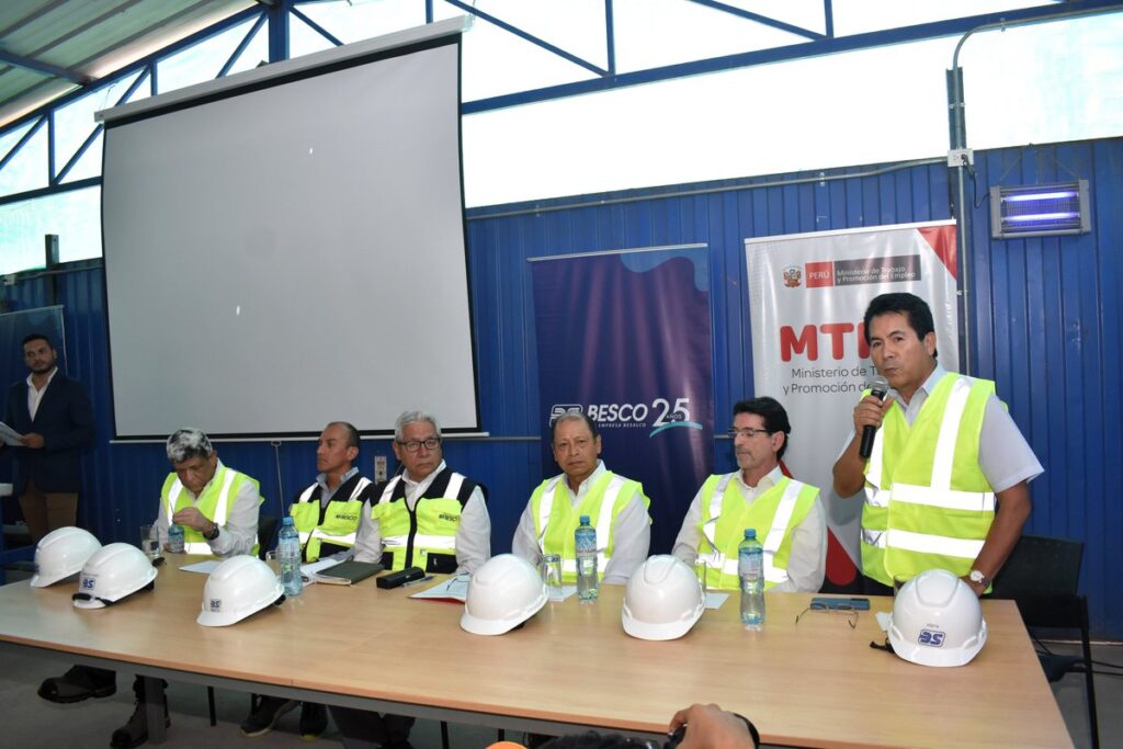 Trabajadores de la construcción en Perú reciben capacitación laboral y certificación técnica en un nuevo programa nacional