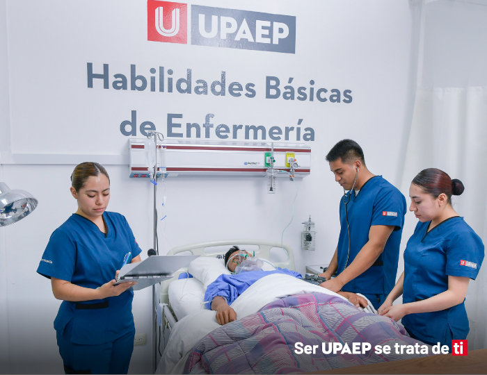 Enfermeros mexicanos revisan documentos de certificación e inglés para programa laboral en hospitales de EE.UU