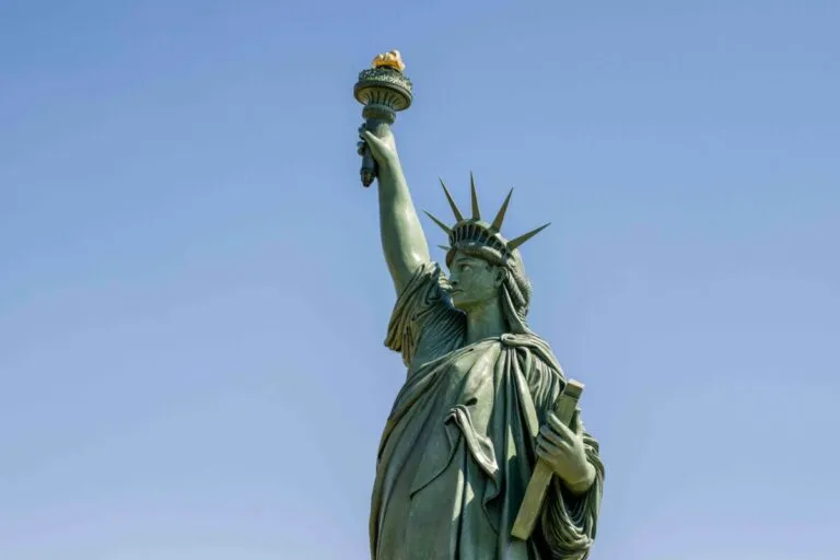 Movimiento ciudadano votando reformas sociales refleja avance del progresismo estadounidense