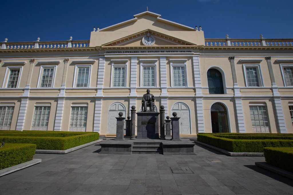 Integrantes de sindicatos de la UAEMéx solicitan reanudar actividades en el Edificio de Rectoría