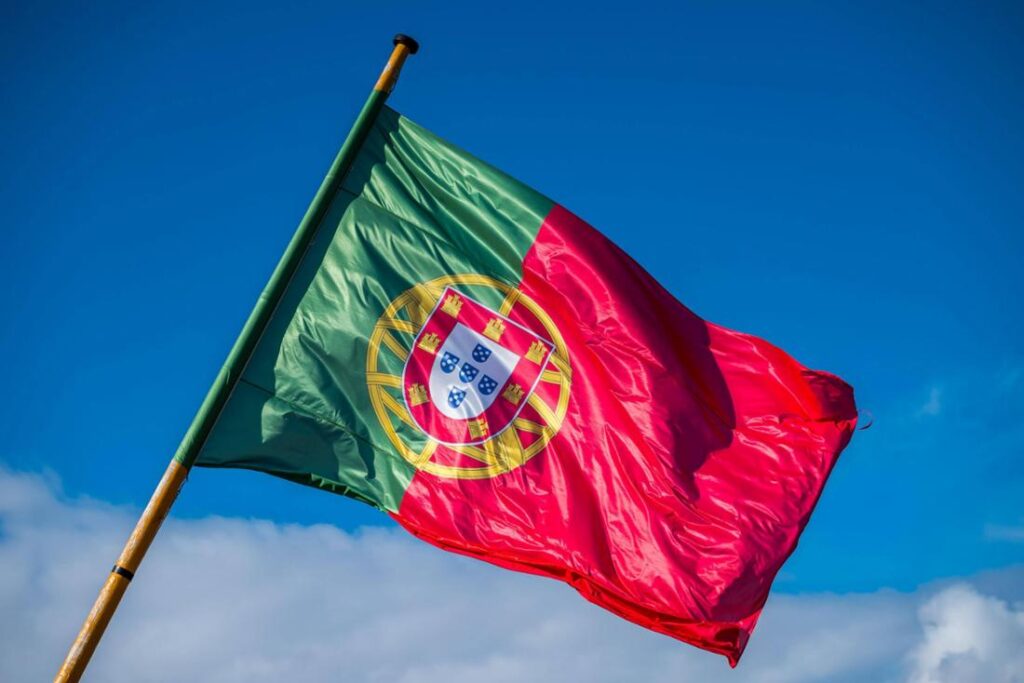 Huelga general en Portugal convocada por sindicatos ante reformas laborales del gobierno.