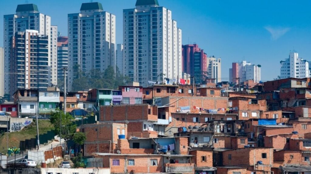 Representación de desigualdad económica y concentración de riqueza en México