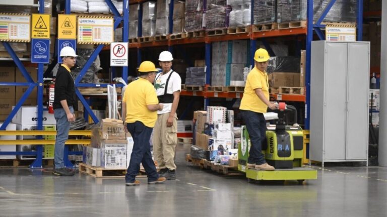 Empleo en México muestra desaceleración con menor creación de plazas formales y señales de enfriamiento económico.