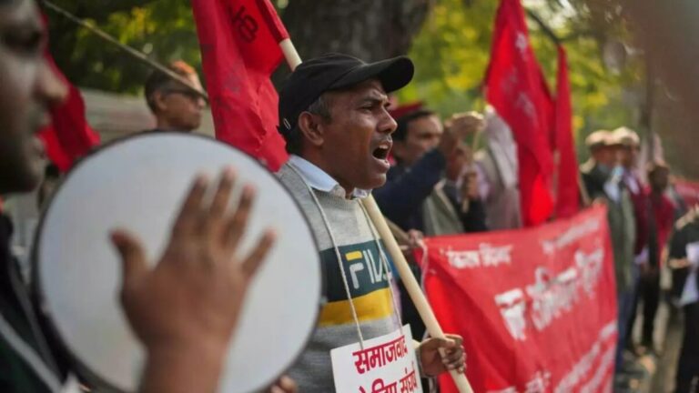 Manifestación de sindicatos en India contra los Labour Codes y la reducción de derechos laborales