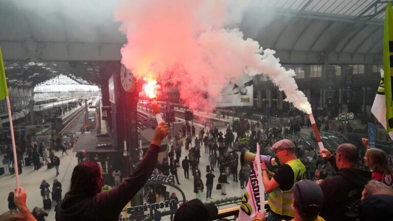 Protestas laborales en aeropuertos europeos generan retrasos, cancelaciones y alertan a pasajeros sobre derechos laborales UE