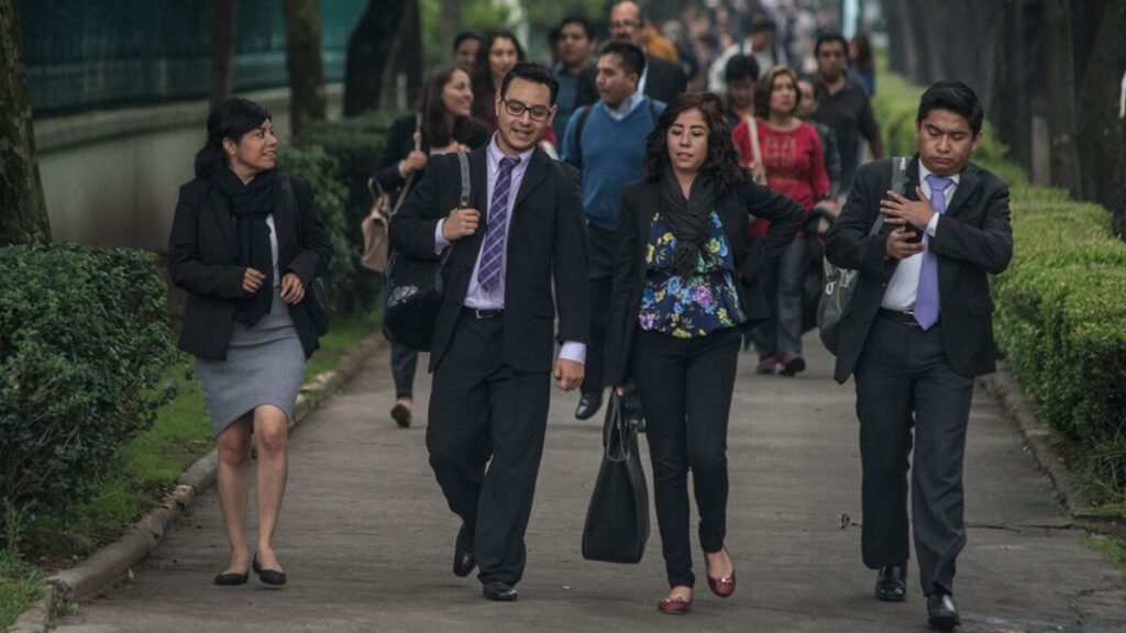 Trabajo digno impulsa reformas laborales en México con nuevas leyes, salario mínimo al alza y debate sobre jornada laboral