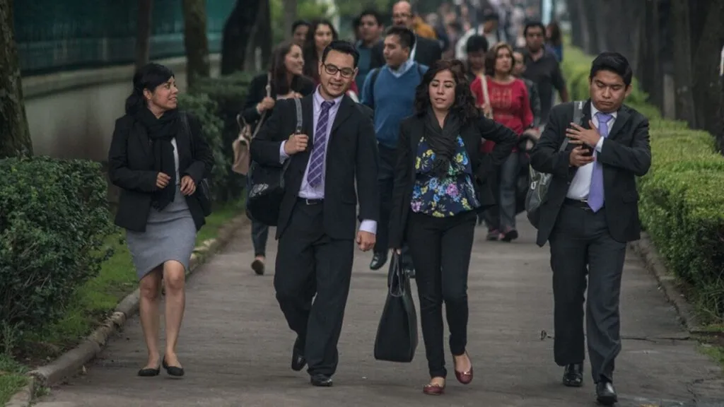 Trabajo digno impulsa reformas laborales en México con nuevas leyes, salario mínimo al alza y debate sobre jornada laboral