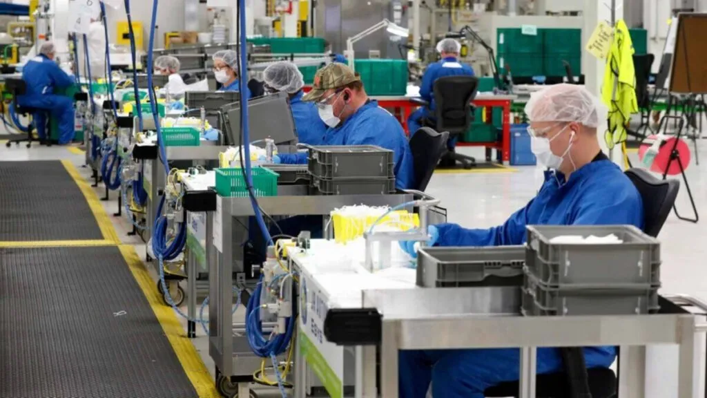 Planta industrial en Estados Unidos refleja caída de empleos de cuello azul durante el gobierno de Trump.