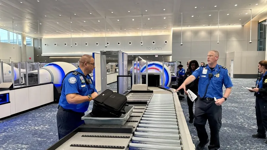 Agentes de la TSA en Tampa reciben bonos de 10 mil dólares por su labor durante el cierre del gobierno federal en Estados Unidos.