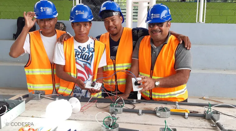 Capacitación laboral en El Salvador fortalece empleabilidad mediante formación técnica alineada a la demanda del mercado de trabajo.