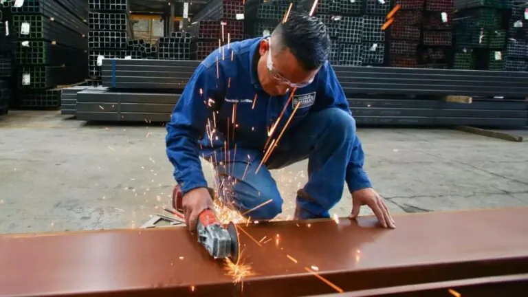 Empleo formal en México con crecimiento concentrado en transportes y debilidad en sectores productivos