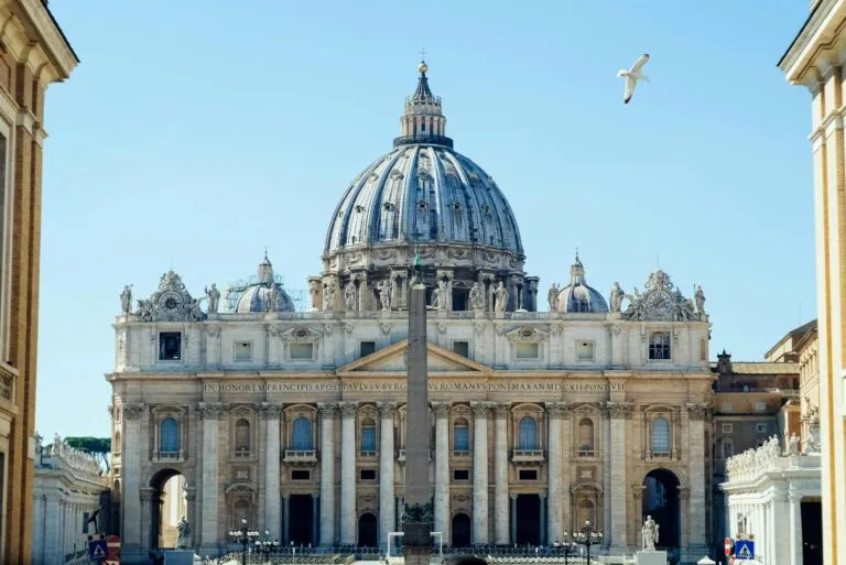 Trabajadores del Vaticano denuncian maltrato laboral y exigen representación oficial para proteger sus derechos